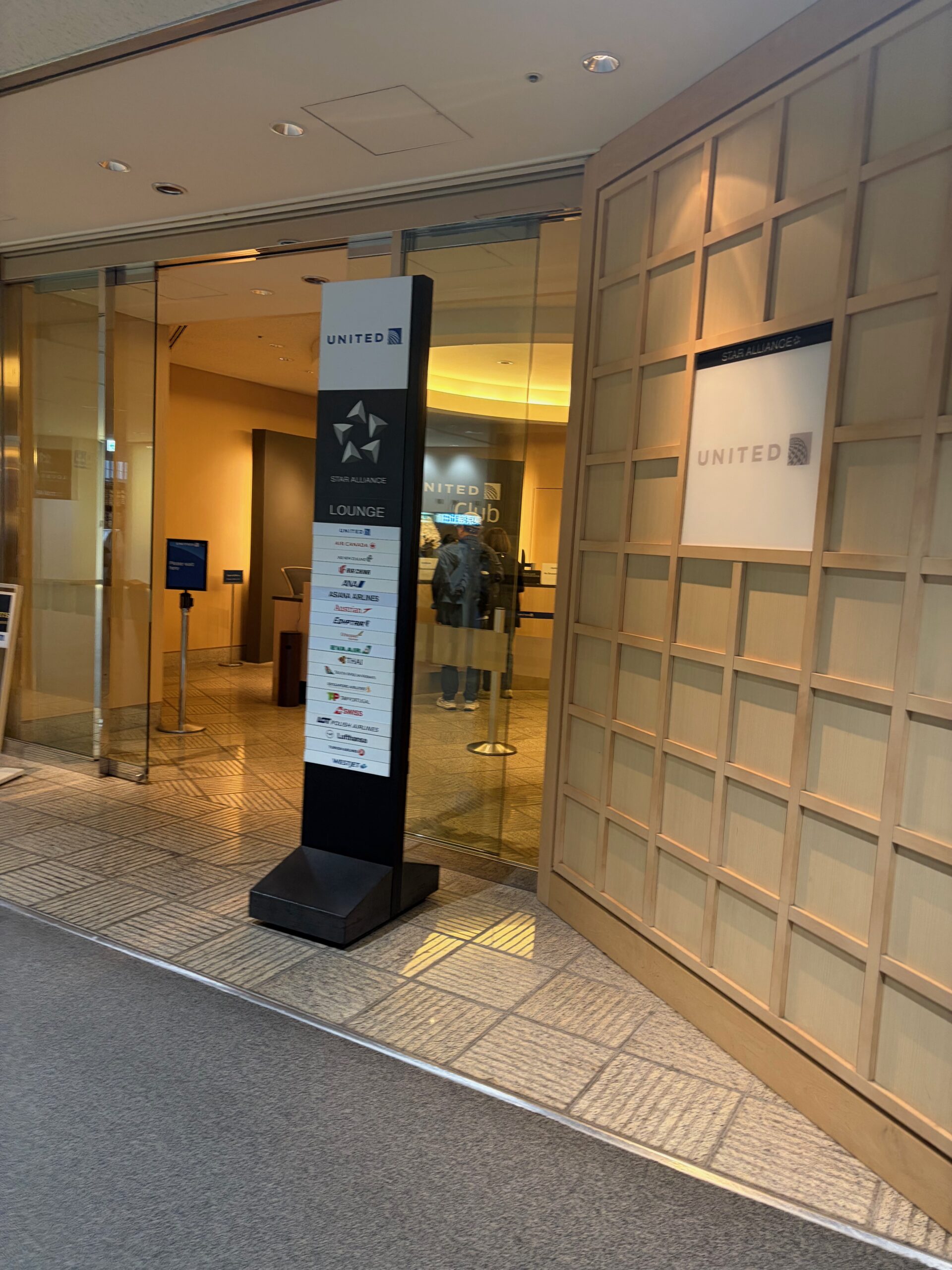 United Club スターアライアンスラウンジ入口