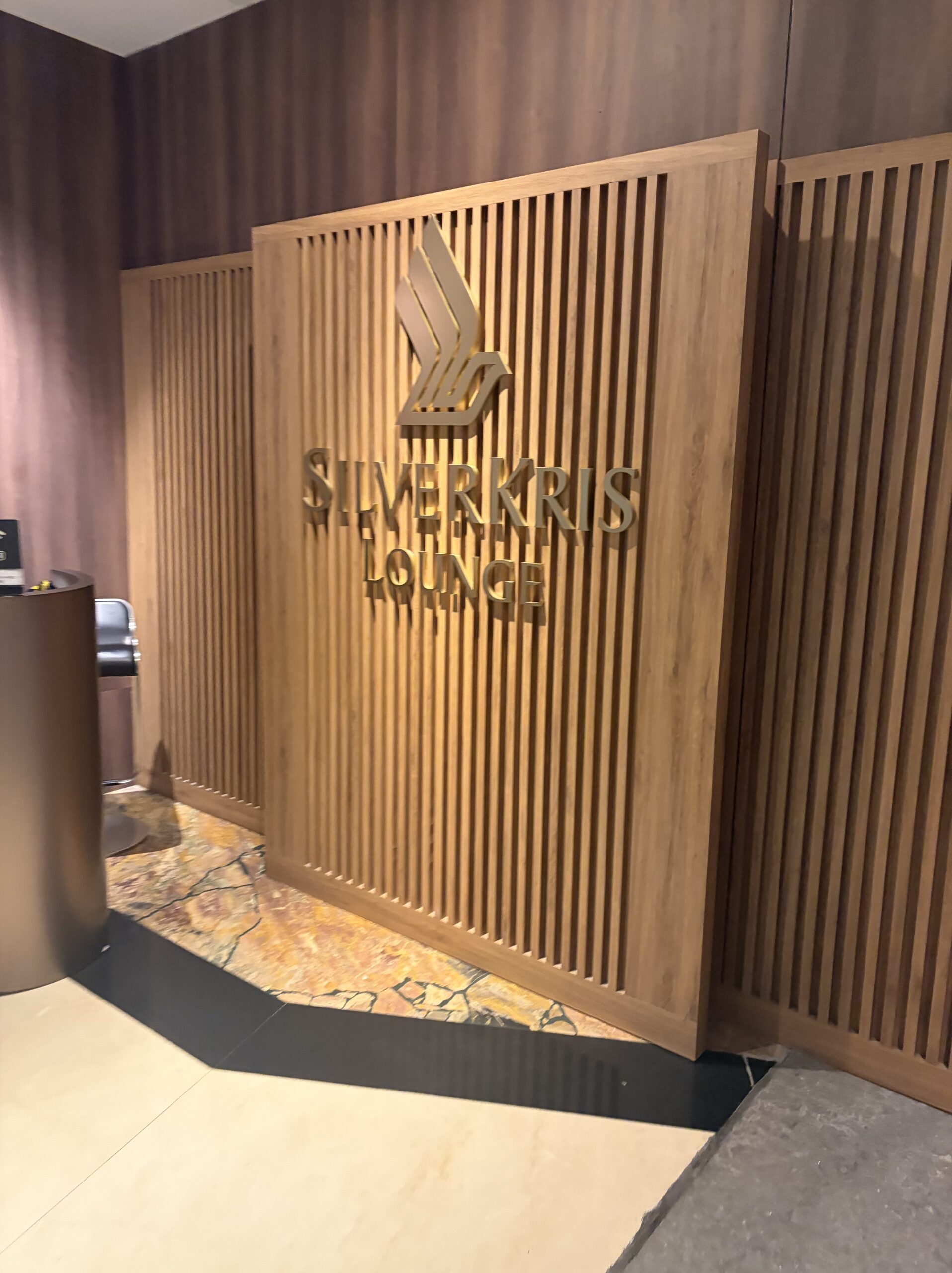 シルバークリスラウンジ入口