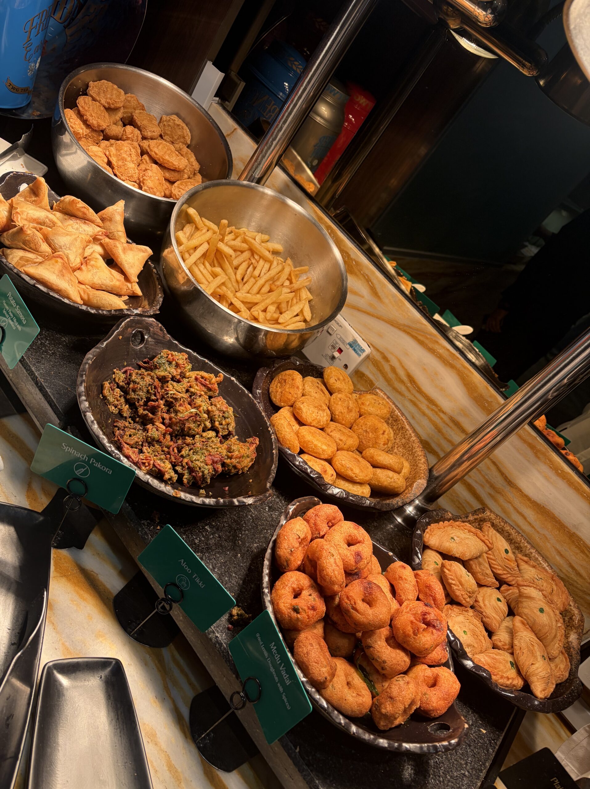 シルバークリスラウンジのインド料理