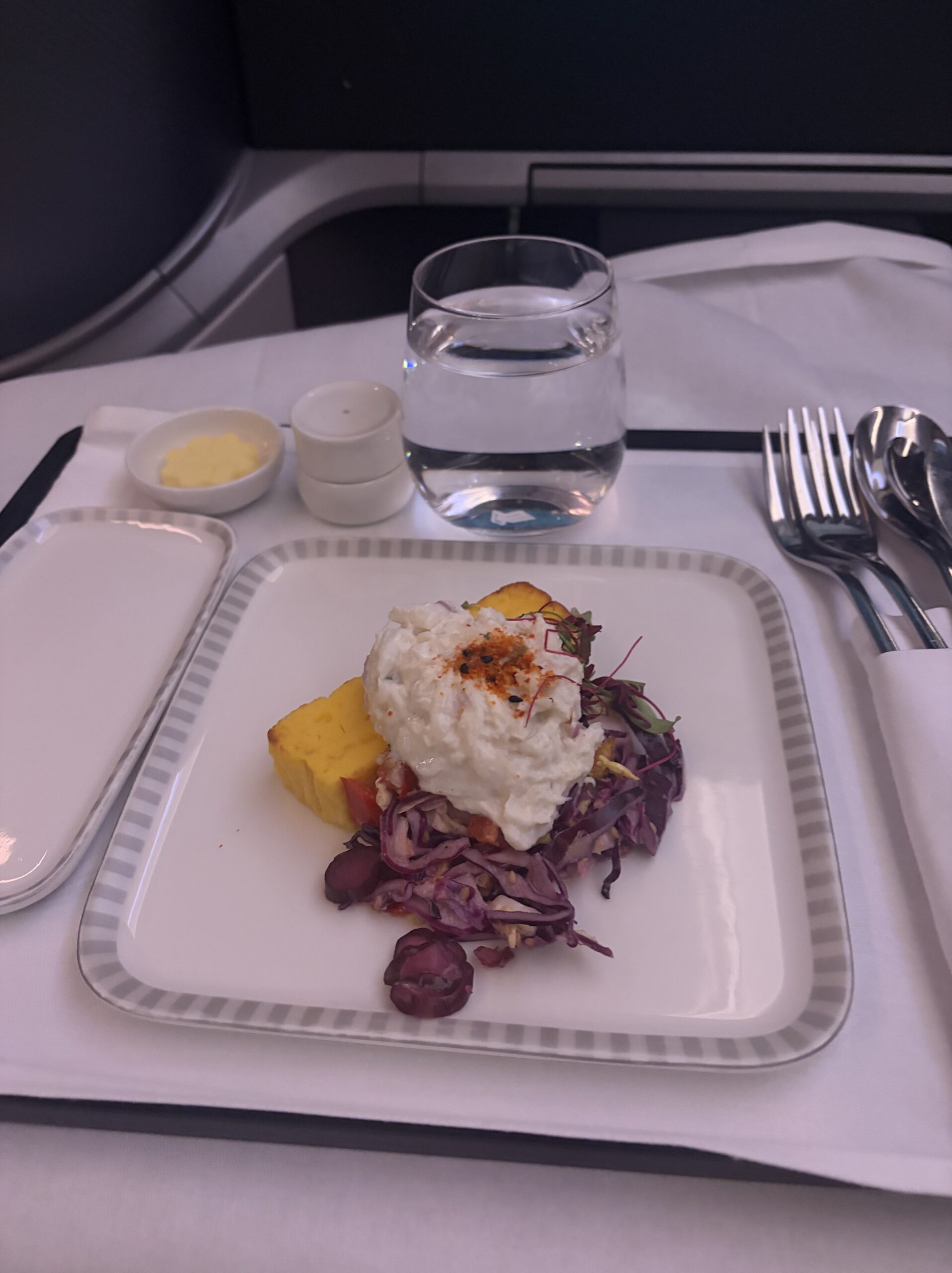 SQ438機内食前菜 ブッラータ&マンゴー